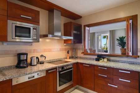 Luxury Flat for rent in Benahavís, Spain - Photo 2