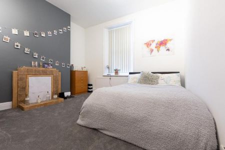 6 bedroom terraced house to rent - Photo 2