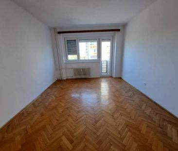 Kiadó bútorozatlan belvárosi lakás - Fotó 1