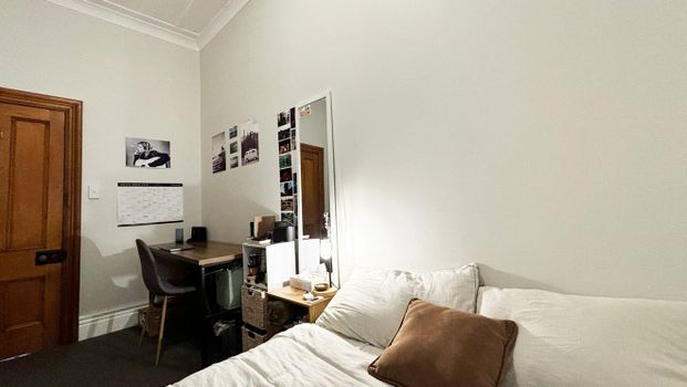 4 Rixon Grove, Mount Victoria - Photo 1