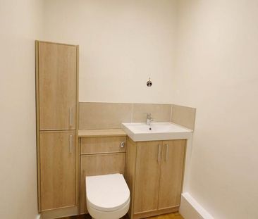 3 bedroom flat to rent - Photo 4