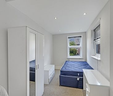 5-Bed Ensuite Student House - Photo 6