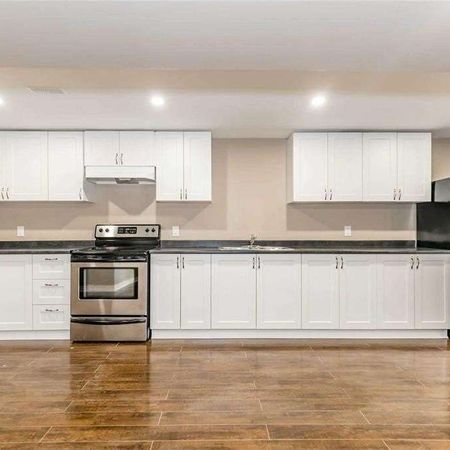 For Lease - 8 Charlemagne Avenue Unit# Lower, Barrie, Ontario - Photo 4