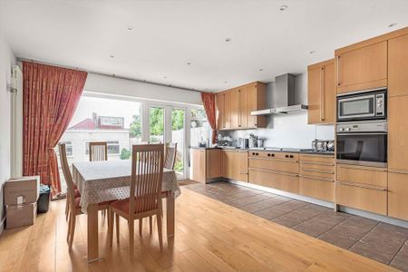 3 bedroom flat to rent - Photo 2