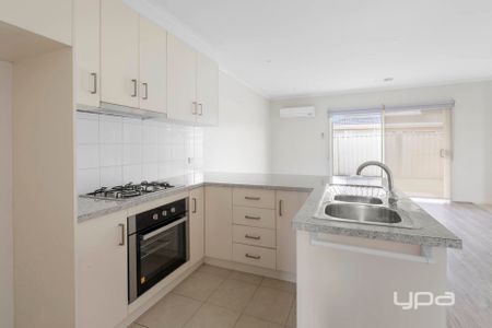 Cosy 2-Bedroom Unit in the Heart of St Albans - Photo 2