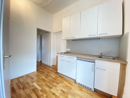 Ruhig und nur zwei Minuten entfernt von der quirligen City - Photo 4