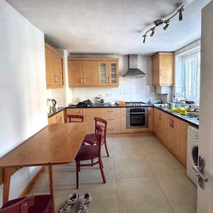 Room in a Shared Flat, Monclar Road, SE5 - Photo 2