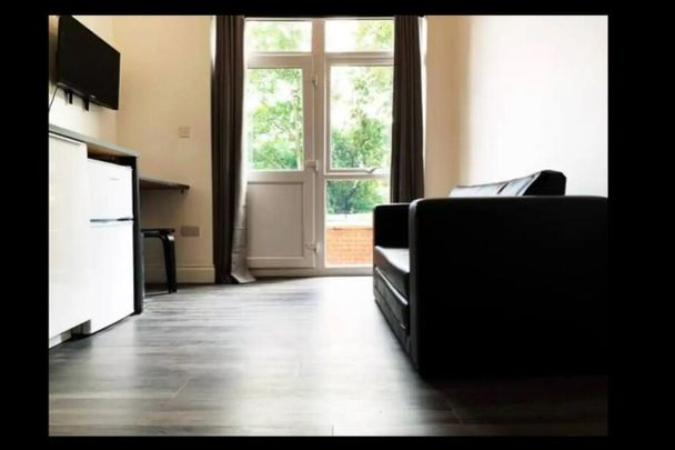 Studio Flat, Forty Lane, HA9 - Photo 1