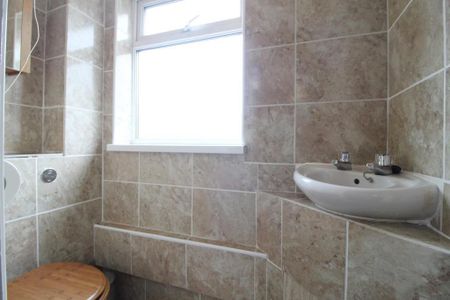 4 bedroom townhouse to rent - Photo 5