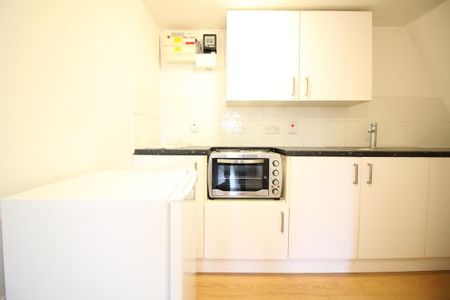 Hanger Lane, London - Photo 2