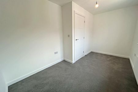 2 bedroom semi-detached house to rent - Photo 3
