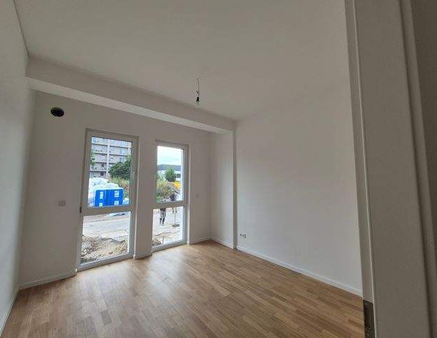 Erstbezug nach Sanierung - Schicke 2-Zimmer mit Parkett, Einbauküche, Balkon u. Fußbodenheizung - Foto 1