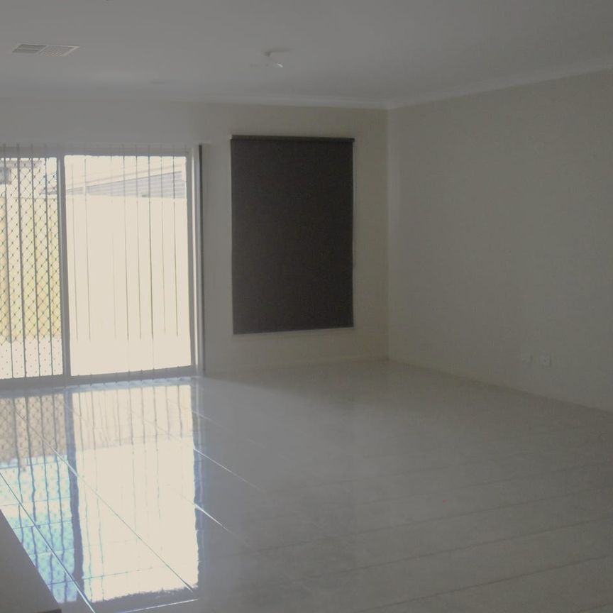 SPACIOUS FAMILY HOME - Photo 1