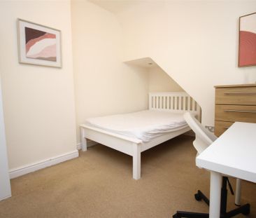 3 bedroom Student Flat to rent in Glenthorn Road, Jesmond, Newcastl... - Photo 6