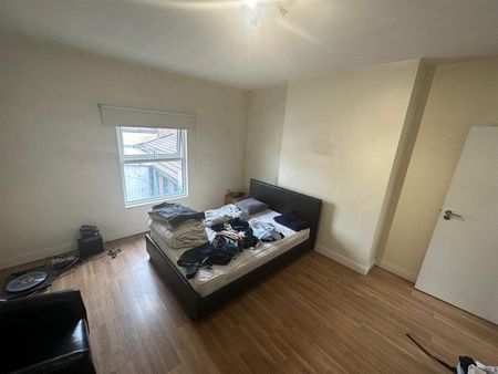 Burley Road, Leeds - Photo 2