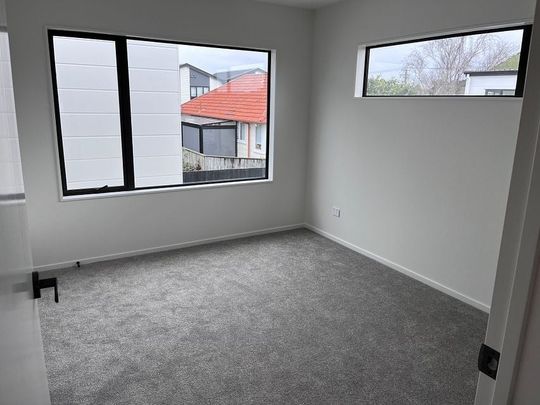 Like -New 2 Bedroom home in Panmure - Photo 1