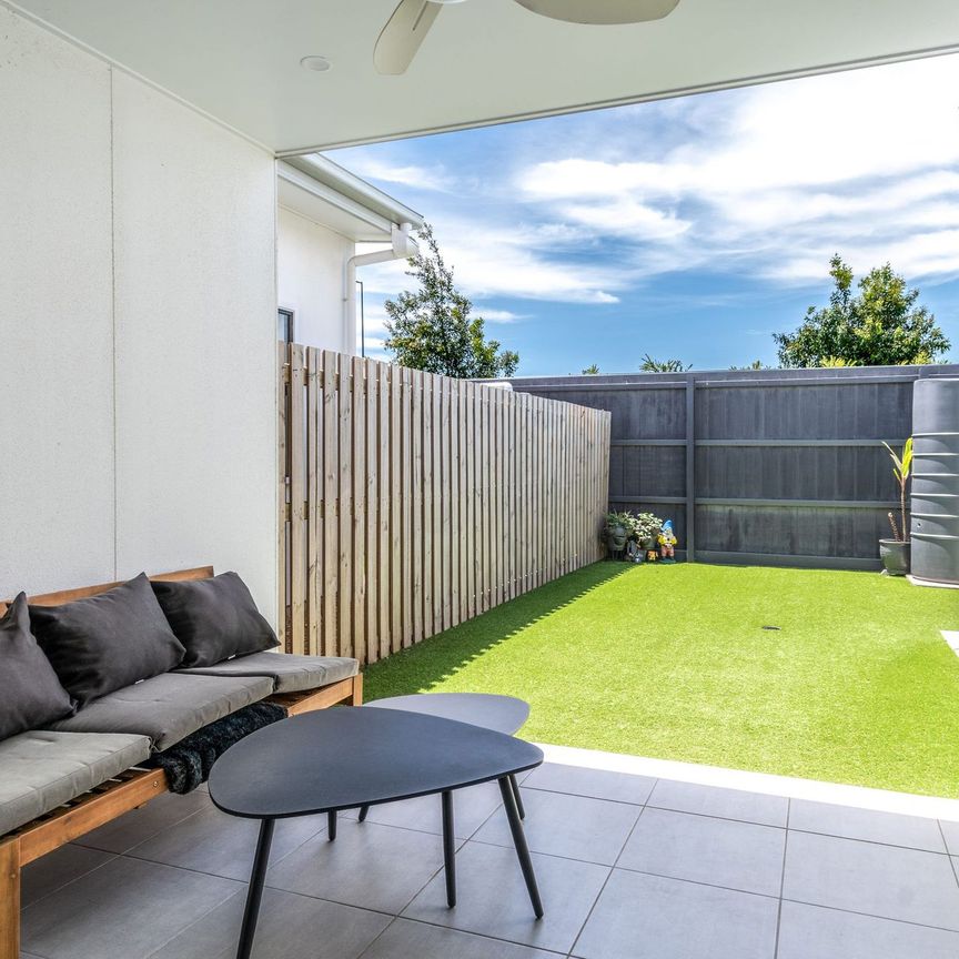 Low Maintenance Living in Award Winning Family Friendly Estate! - Photo 1