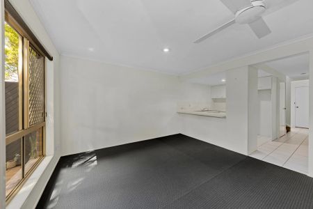 Convenient Coastal Living 3 Bedroom Home Close to Schools, Shops & Beaches - Photo 5