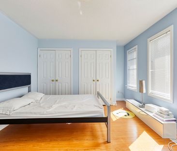 For Lease - 158 Galleria Parkway, Markham, Ontario - Photo 1