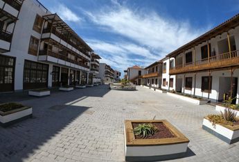 Los Gigantes, Calle Poblado Marinero