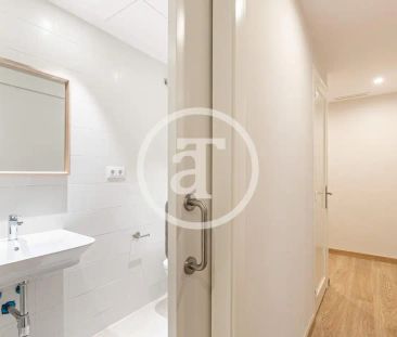 Piso de alquiler en Carrer de Rogent, El Camp de l'Arpa del Clot - Photo 3