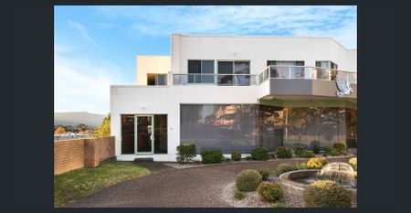 Spacious 3-Bedroom Apartment in Prime Wollongong Location - Photo 3