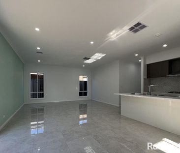 12 Ranelagh Avenue, Strathtulloh, Vic 3338 - Photo 2