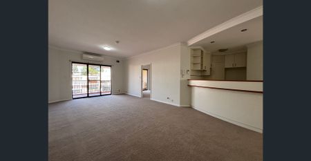 Modern 3-Bed Apartment in Prime Location! - Photo 4