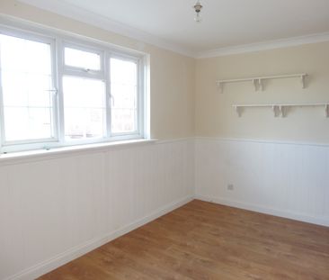 Launceston Close - Photo 3