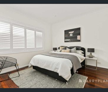 Designer Luxe in the Heart of Glenroy. - Photo 6