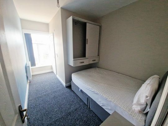 1 bedroom in a house share to rent - Photo 1