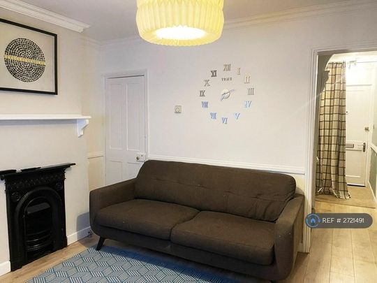 3 bedroom end of terrace house to rent - Photo 1