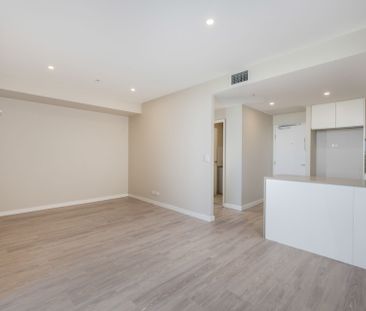 Ideal work from home apartment; larger than average, air-conditione... - Photo 5