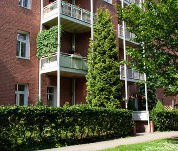 Kleine Wohnung mit Parkett und Badewanne - Foto 1