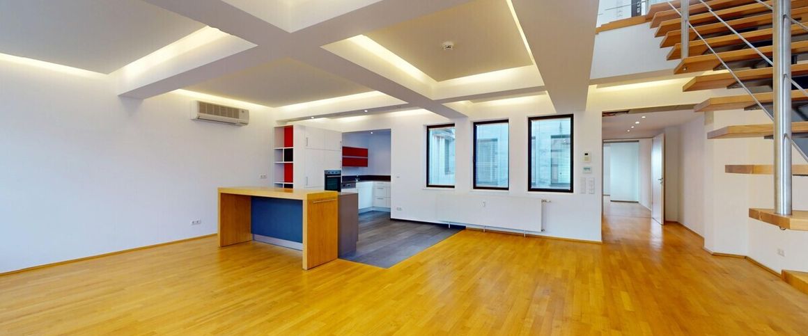 Außergewöhnliche Maisonette-Wohnung mit Sonnenterrasse über den Dächern der Düsseldorfer Altstadt! - Foto 1