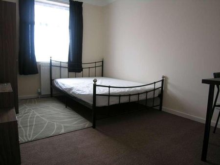 Bedroom First Floor Flat In Wallisdown, BH12 - Photo 5