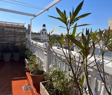 Ático duplex con terraza en el corazón de Madrid: luz, estilo y vid... - Photo 6