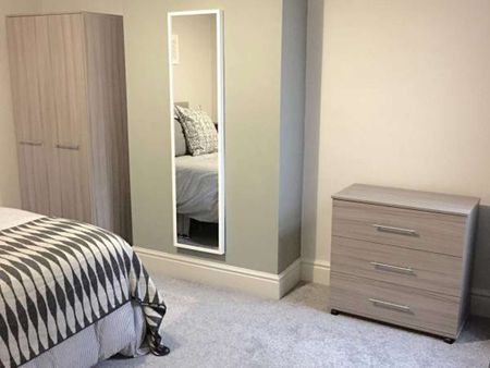 Portland Road Unit 2 - Photo 3