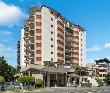 Light-Filled Apartment with Leafy Balcony in Toowong - Photo 2