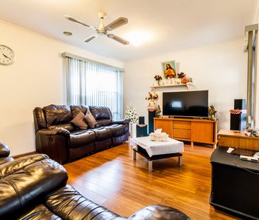 FAMILY HOME WITH ALL YOU NEED IN A CONVENIENT PLACE - Photo 1