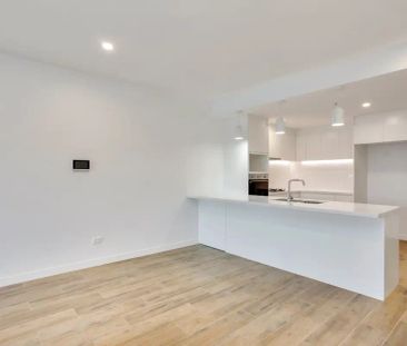 “Sleek Waterfront Luxury in the Heart of Gosford” - Photo 4