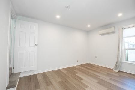**ALL INCLUSIVE** 2 Bedroom Upper Unit in Hamilton!! - Photo 2