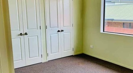 Charming 4BR Family Home in Avondale - Photo 3