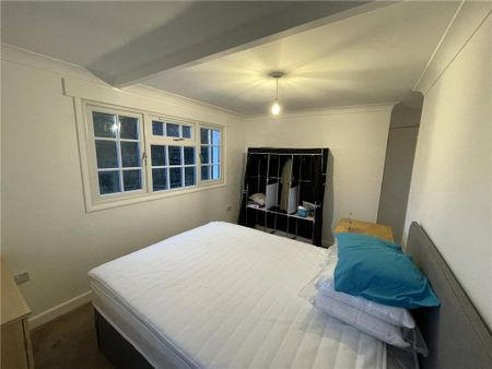 4 bedroom detached house to rent - Photo 2