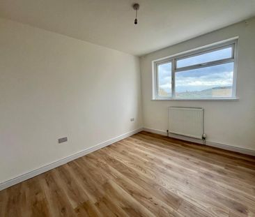 Hill View, Cardiff, Fairwater - Photo 4