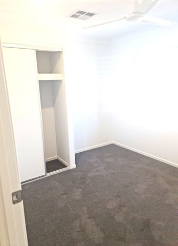 AVAILABLE 16/01/26 - 3 BEDROOM 2 BATH TOWNHOUSE WITH DUCTED AIR - Photo 4