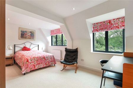 An impressive detached family home situated within an AONB and Green Belt. - Photo 5
