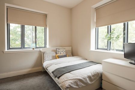 6 Bed Semi-Detached House, Crookesmoor Road, S6 - Photo 5