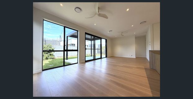 Band New Luxurious 4+Study House Close to Metro - Photo 1