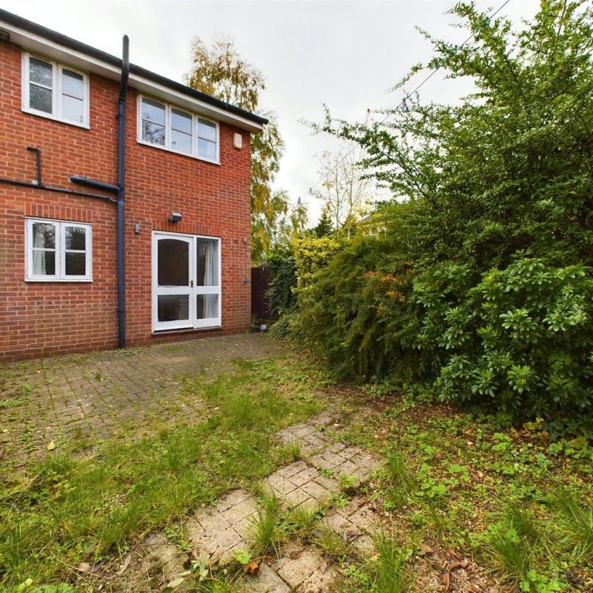Heron Drive, Lenton, Nottingham, Nottinghamshire, NG7 - Photo 1